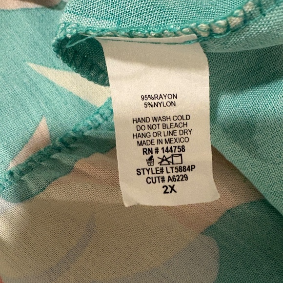 CHICSOUL Flowers All Around Top, Turquoise 2X - Picture 8 of 9